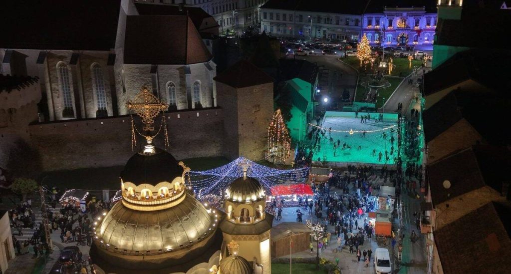 Târgul de Crăciun Aiud 2026: Patinoar, brad de 10 metri, trenuleț, concerte, iluminat festiv, surprize. Când va fi deschis