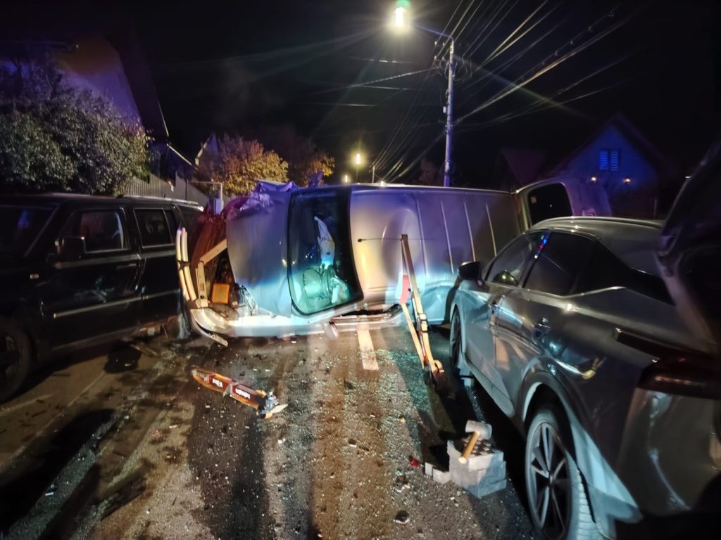 Accident incredibil în Cluj-Napoca! Un șofer beat a lovit două mașini și s-a răsturnat peste a treia. Și celălalt șofer era beat!