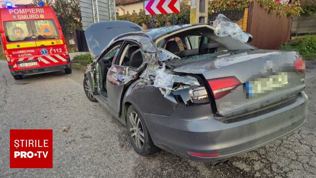 Accident grav în Argeș. Un container desprins de pe o platformă a strivit o mașină. Patru persoane, transportate la spital