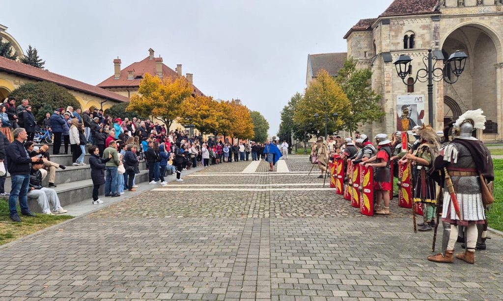 VIDEO: Garda Apulum a aniversat 14 ani de activitate. Spectacol de reenactment cu daci, romani și gladiatori, la Alba Iulia