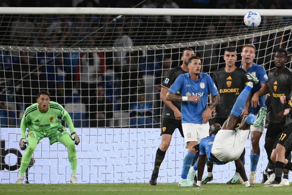 Spectacol cu 6 goluri în Napoli - AS Roma: unul a fost din „foarfecă”
