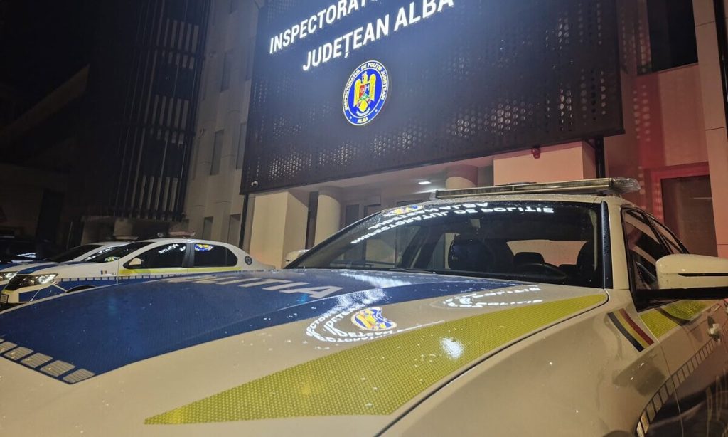 Incident la sediul Poliției Alba Iulia. Un bărbat a intrat cu o armă și o grenadă de airsoft și i-a cerut agentului să-l împuște