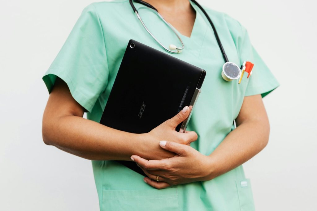 Ministrul Sănătății promite un mecanism progresiv de plată pentru gărzile medicilor. Și rezidenții vor fi plătiți