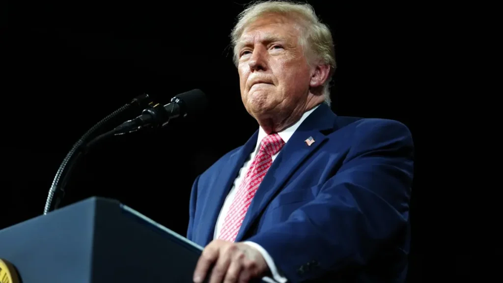 Donald Trump vrea să-i mute pe jurnaliștii acreditați la Casa Albă într-o altă încăpere. În cea veche ar fi vrut să facă o piscină