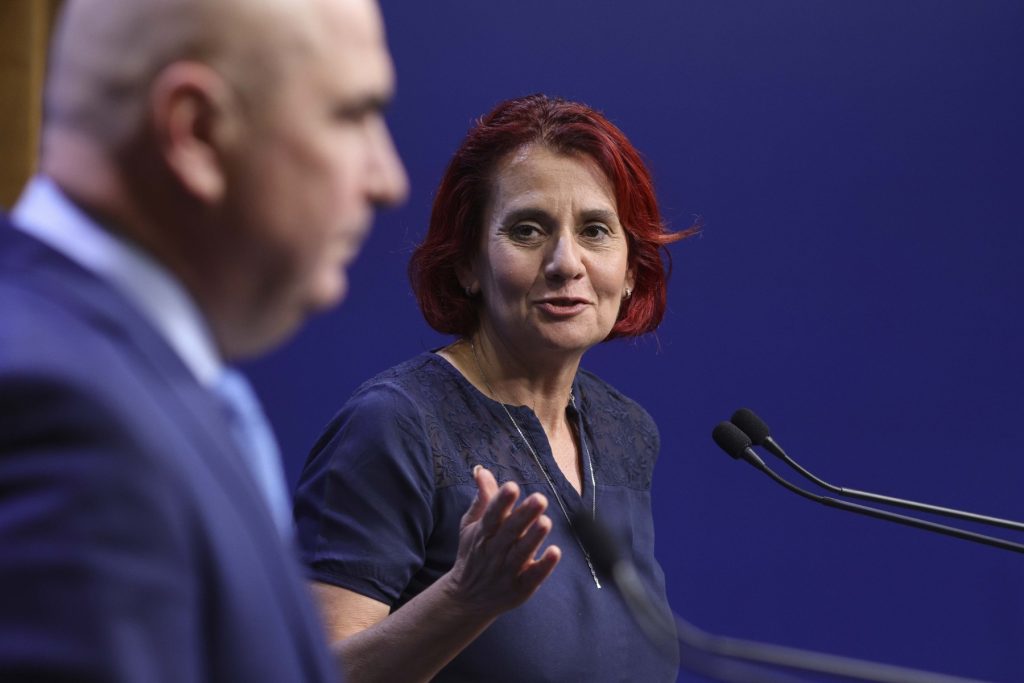 Fosta purtătoare de cuvânt a Guvernului Bolojan desființează acuzațiile șefului ANCOM / „În capul dlui Pavel Popescu un loc în Consiliul Uniunii Internaționale a Telecomunicațiilor e mai important decât conducerea Organizației Internaționale a Francofonie