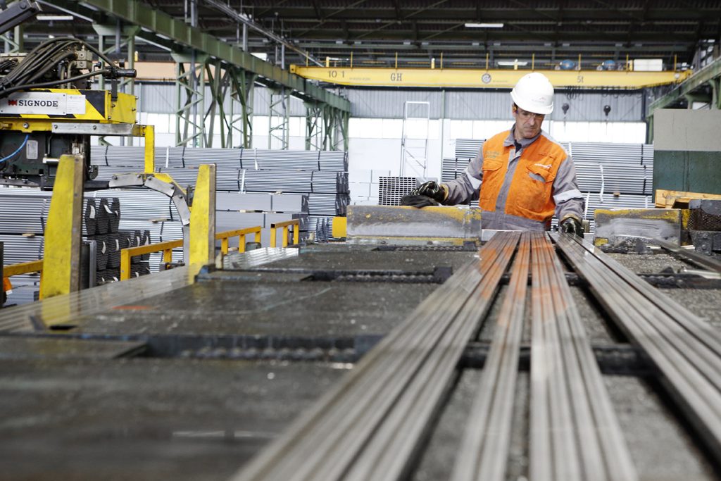 Fabrica Metinvest din Iași, la un pas de închidere. Angajații au fost trimiși acasă din lipsă de materie primă, la mai puțin de un an de la preluarea de către miliardarul ucrainean Rinat Ahmetov