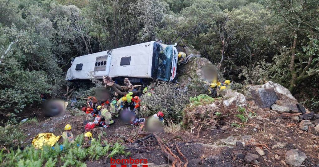 Accident grav în apropierea Barcelonei: Un autobuz cu peste 100 de persoane a căzut într-o prăpastie