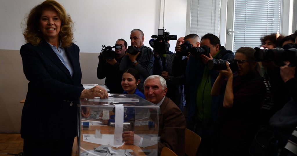Bulgaria: Președinta în exercițiu conduce în primul tur al alegerilor prezidențiale, arată sondajele la ieșirea de la urne