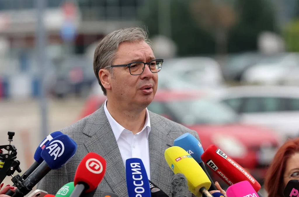 Aleksandr Vucic își recunoaște înfrângerea în alegeri, după o zi cu prezență masivă și cozi la secțiile de votare