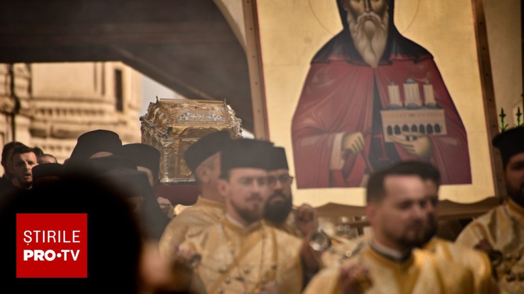 Sfântul Dimitrie Izvorâtorul de mir, patronul păstorilor şi vestitorul iernii, sărbătorit pe 26 octombrie. Obiceiuri şi superstiţii