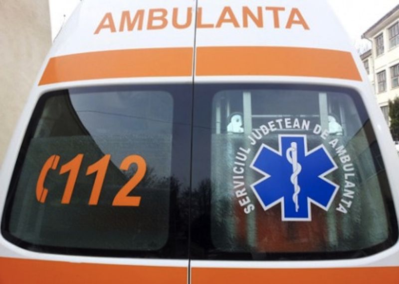 Accident la ieșirea dintr-o benzinărie, în Gorj! Două femei au ajuns la spital după impactul dintre două mașini