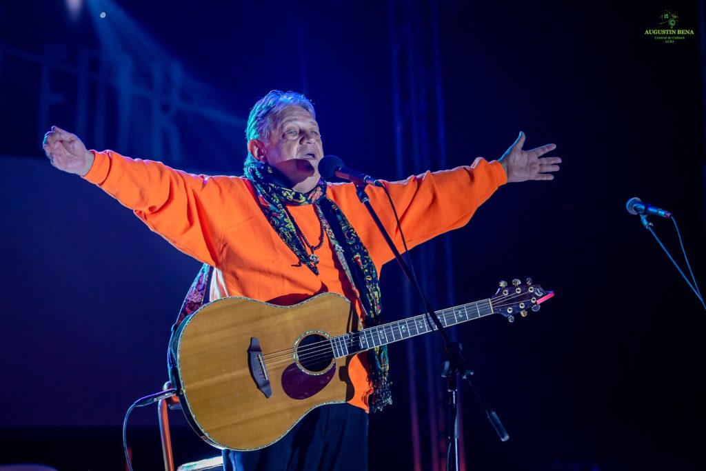 Sunteți invitați la Alba Folk „Poezie pe muzică”, ediția a III-a. Printre invitați, cunoscutul artist Mircea Vintilă