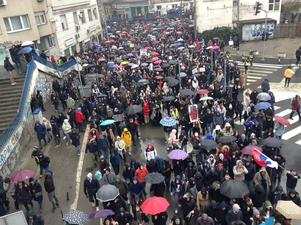 Aleksandar Vucic și-a recunoscut înfrângerea în Serbia: Lista Studenților, născută din protestele de după tragedia de la Novi Sad, are 52,65% din voturi, potrivit Comisiei Electorale