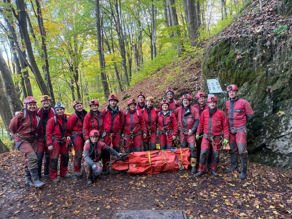 Salvamont Salvaspeo Cluj: Șase medici, pregătiți în peșteri