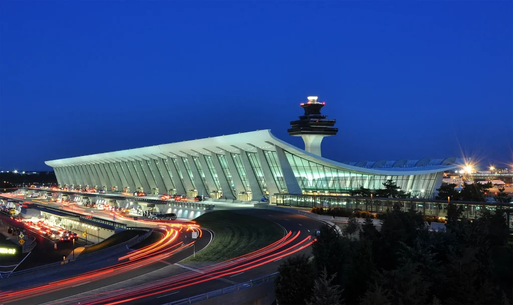 Aproape 700.000 de euro au dispărut din depozitul vamal al Aeroportului Otopeni