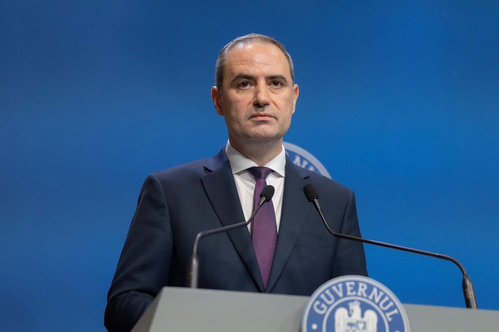Deficitul scade pe hârtie, dar România rămâne campioana UE la deficit. Ce arată cifrele prezentate de Nazare versus datele Eurostat