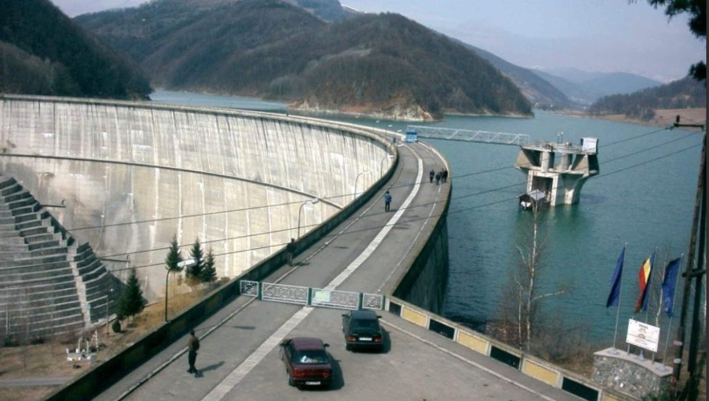 Grup de lucru la barajele Paltinu și Măneciu pentru a evita o nouă criză a apei / Autoritățile promit un prim raport în două săptămâni / Ministru: ”Prioritatea mea este ca oamenii să nu mai rămână fără apă”