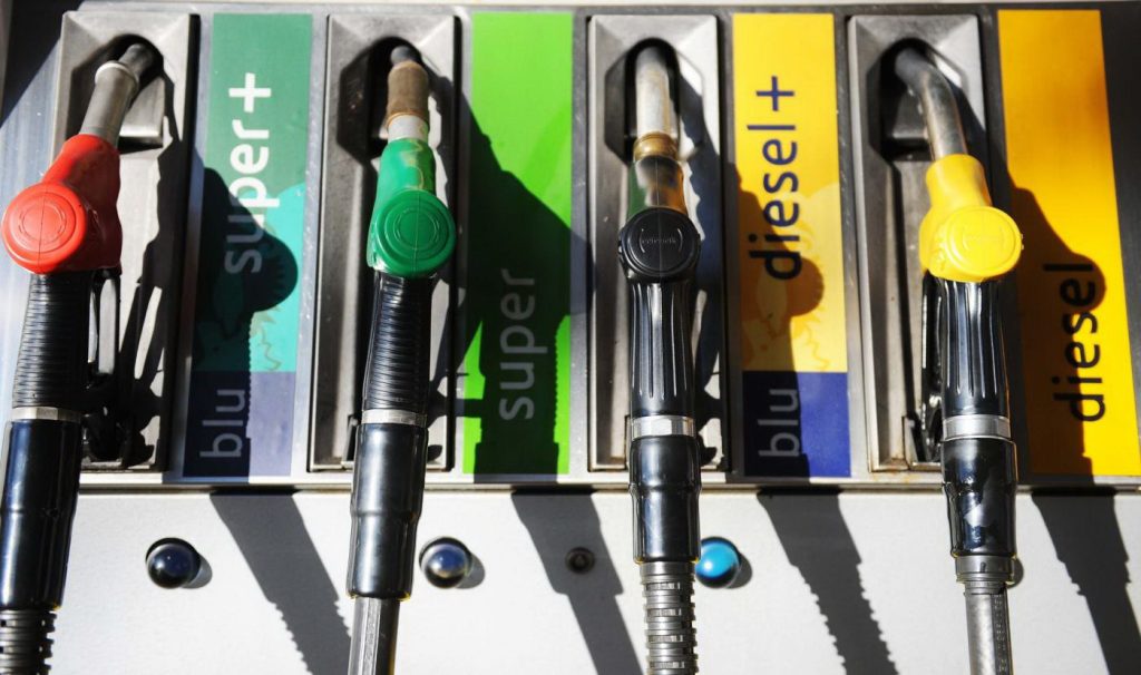 Ministerul Finanțelor pune în transparență proiectul de hotărâre privind menținerea măsurilor de protecție pentru limitarea creșterii prețurilor la carburanți