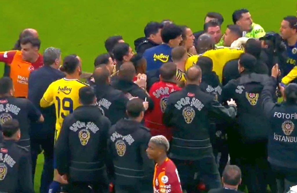 Derby-ul dintre Galatasaray și Turcia s-a terminat cu un scandal de proporții