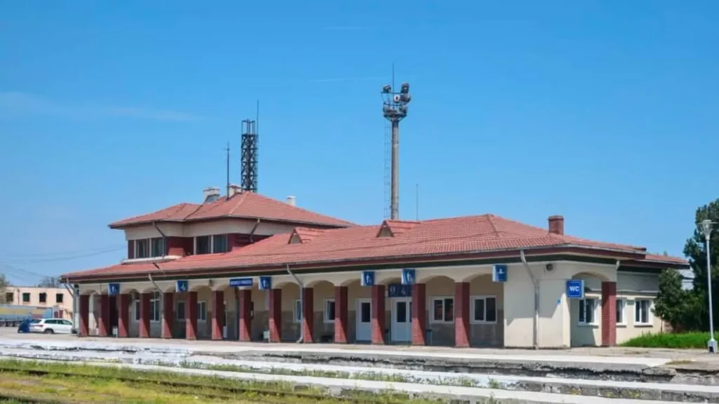 FOTO | Lucrări în toi la noua Gară Progresu, parte din modernizarea căii ferate București – Giurgiu. Noua clădire se construiește în paralel cu lucrările la infrastructura feroviară