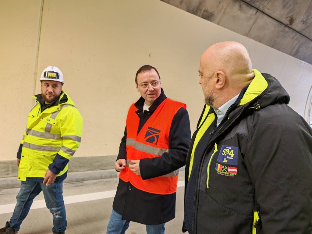 Secțiunea 4 a Autostrăzii Sibiu – Pitești are două obstacole până la deschidere. Cristian Pistol: testele tunelului Momaia și ieșirea spre DN73G