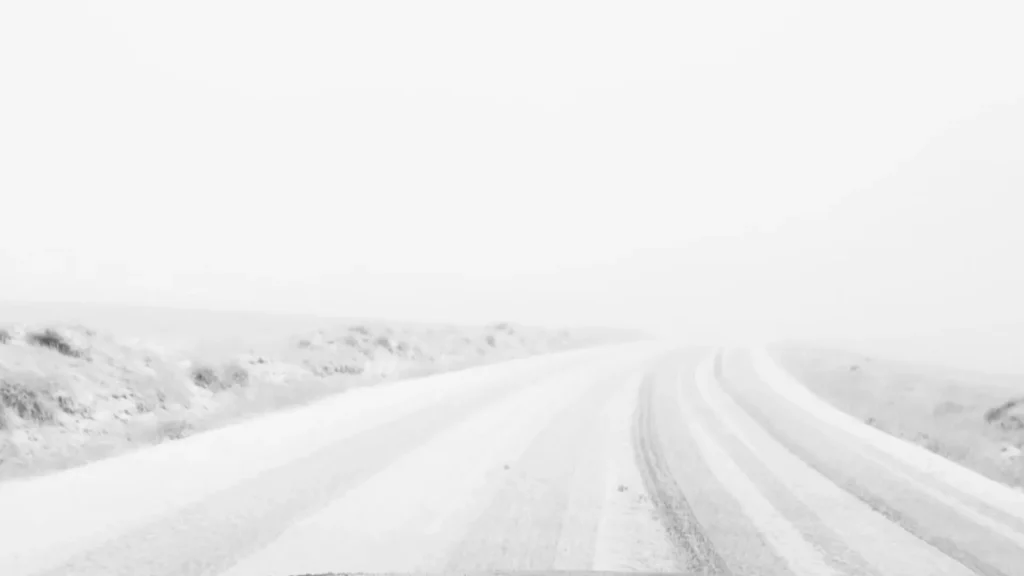 S-a zis cu Transalpina momentan. Drumul este închis din cauza zăpezii neașteptate din octombrie