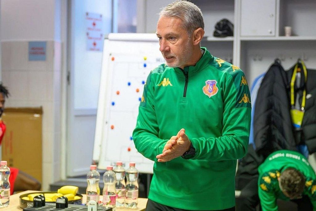 Au dat afară staff-ul după a treia înfrângere la rând: „Mult succes în continuare!”