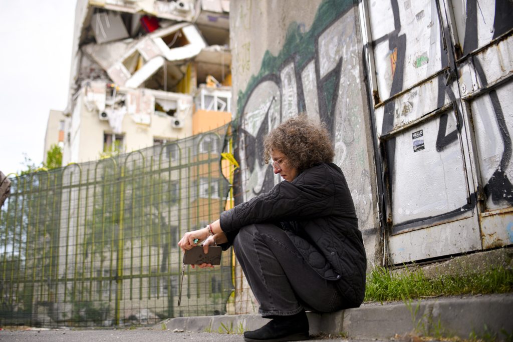 Etajele 8-5 ale blocului din Rahova, cele din zona avariată, au fost demolate controlat / Locatarii ar urma să își poată recupera bunurile nevoluminoase, însoțiți de reprezentanți ISU