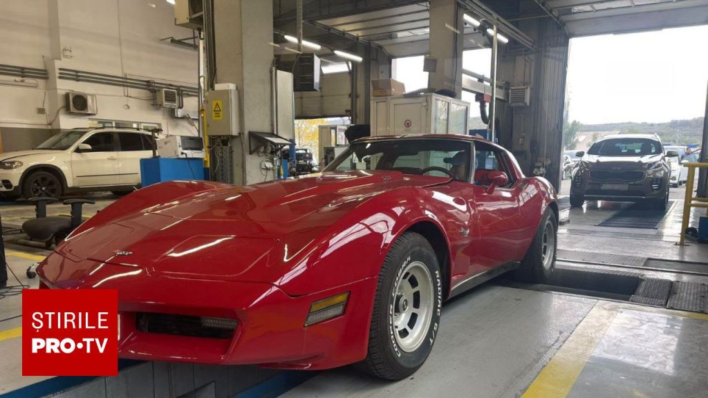 Mașină de colecție, fotografiată de RAR Iași. Un Chevrolet Corvette din 1979 „nu va îmbătrâni niciodată" | GALERIE FOTO