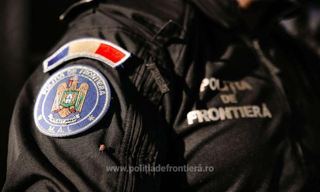 Cetățean sârb, cercetat pentru dare de mită la granița de vest. A pus 100 de euro în pașaport ca să scape de verificarea mărfurilor pe care le transporta