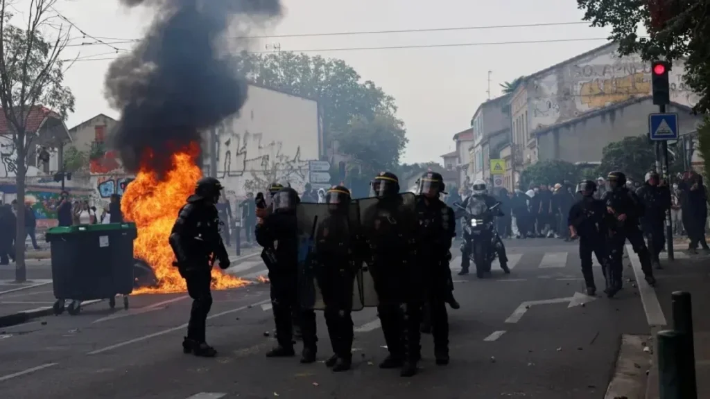 Urmările protestelor din Franța: Senatul francez aprobă o lege mai dură împotriva tulburării ordinii publice
