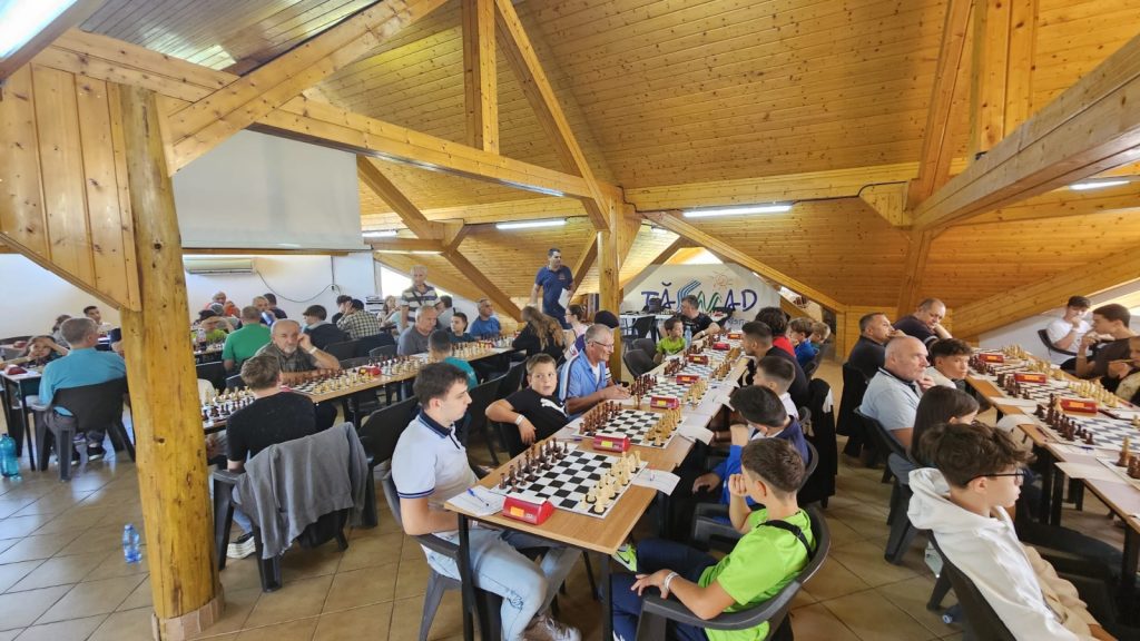 Tășnadul devine capitala șahului: 97 de jucători din cinci țări participă la Cupa Orașului Tășnad
