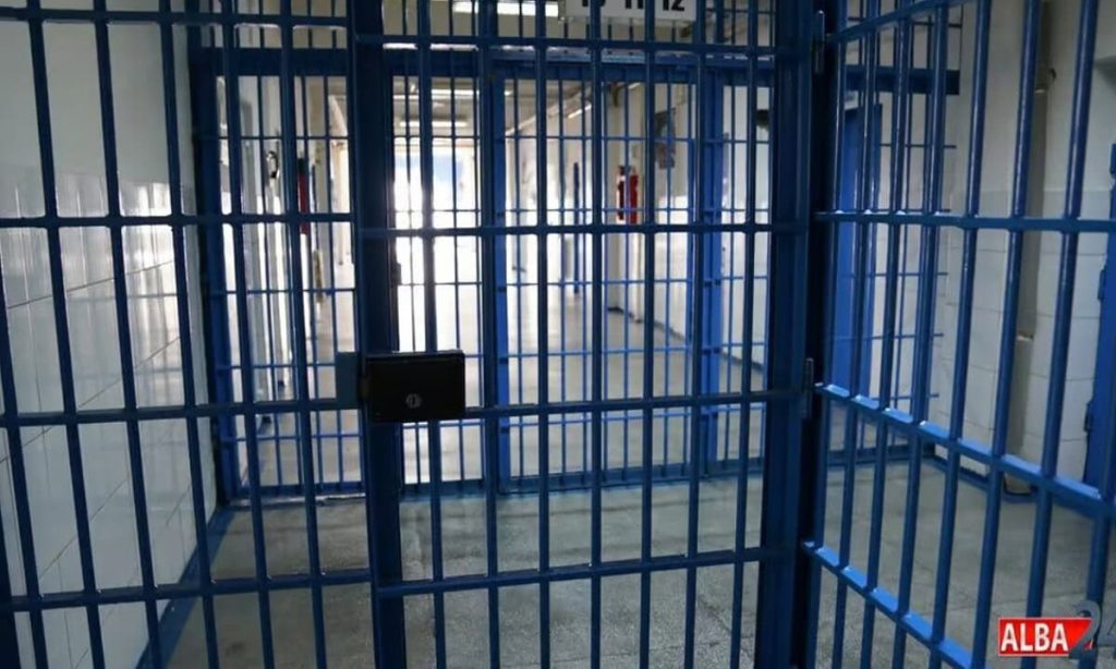 Vârstnic din Teiuș trimis după gratii după ce a întreținut relații intime cu o minoră. Cât va sta închis la Penitenciarul Aiud