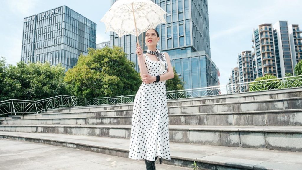Cursa pentru ultima șansă ajunge în cel mai mare mall din lume, la Asia Express. Concurenții devin oameni de afaceri în China, într-o zi decisivă pentru competiție. Cea de-a 31-a ediţie, lider detașat de audienţă