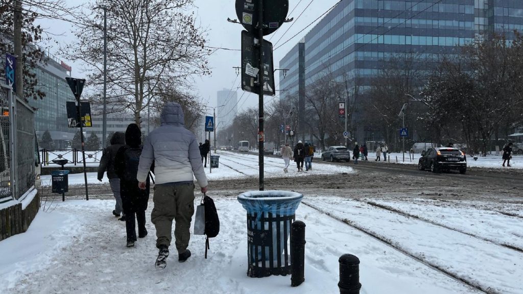 Când cad primii fulgi de zăpadă în București. Meteorologii AccuWeather anunță o scădere drastică a temperaturilor în perioada următoare