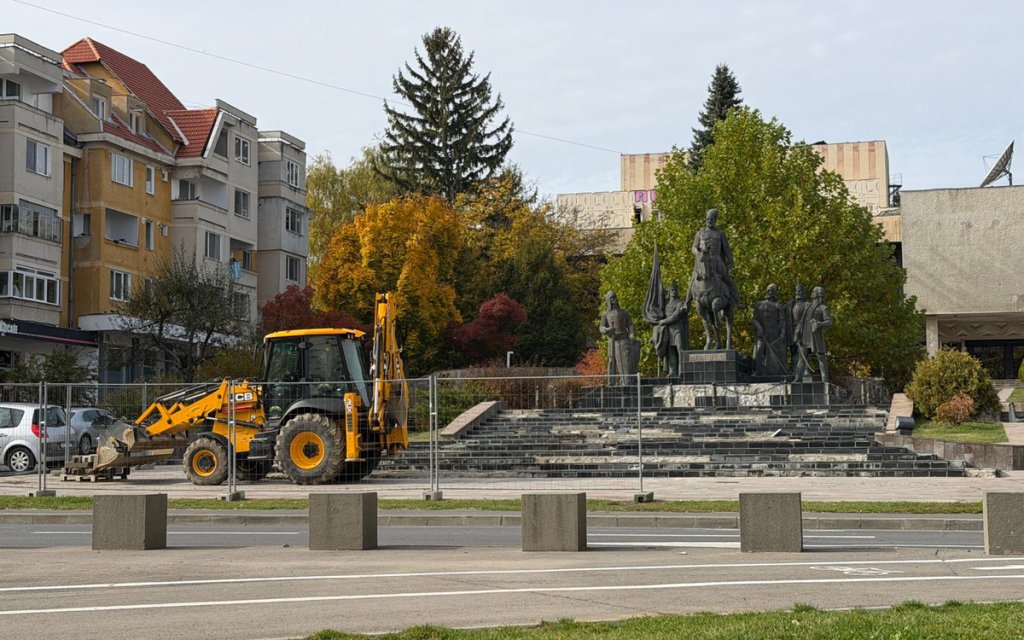 Au început lucrările de reabilitare a Grupului Statuar „Mihai Viteazul” din Sfântu Gheorghe