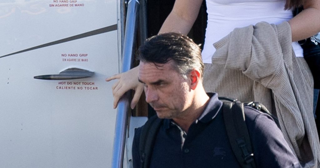 Flavio Bolsonaro a ajuns în SUA pe o rută ocolitoare, după înfrângerea în alegerile prezidențiale din Brazilia