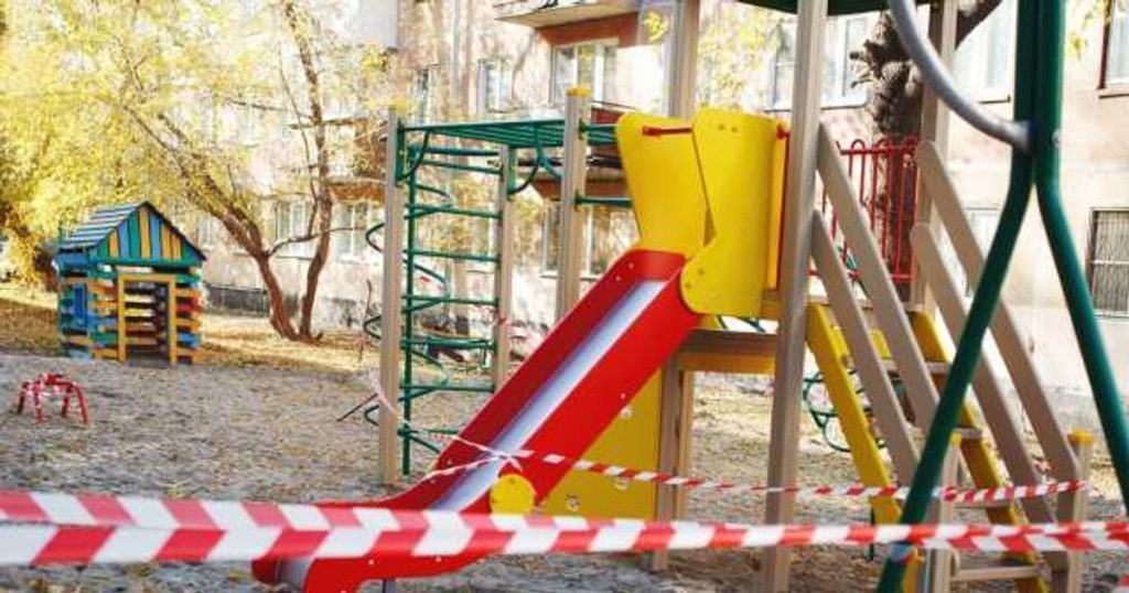 Bărbat reținut după ce i-ar fi arătat organul genital unei fetițe de 6 ani, la un loc de joacă