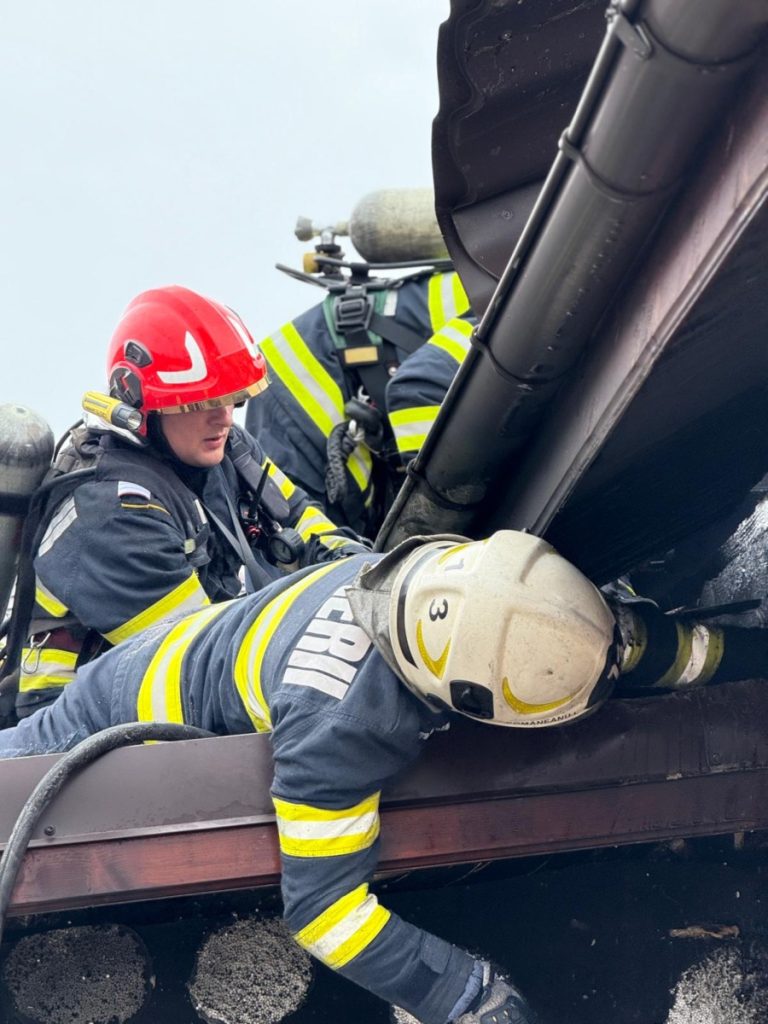 Doi copii, de 2 și 4 ani, au murit în urma unui incendiu în Tălmaciu (Sibiu) / ”Nu au putut fi salvaţi. Nu au răspuns manevrelor de resuscitare”