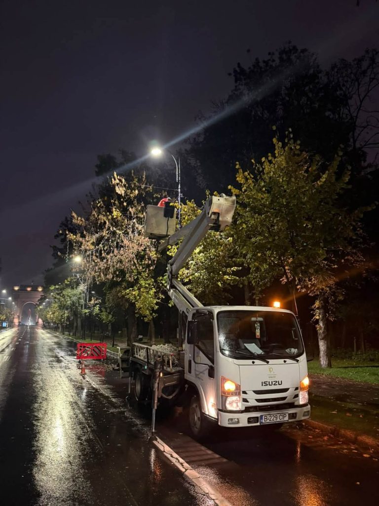 Șase milioane de luminițe vor împodobi bulevardele din București. Când se aprind instalațiile de Crăciun