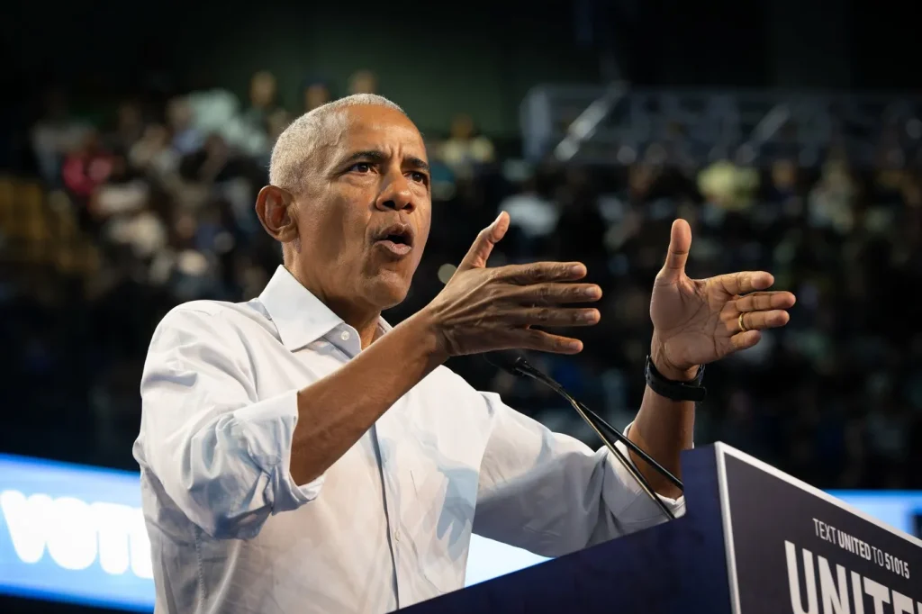 Intrat în forță în campanie, Obama răspunde Casei Albe, după gluma despre Trump și Cheesecake Factory: „Aceștia nu sunt oameni serioși”