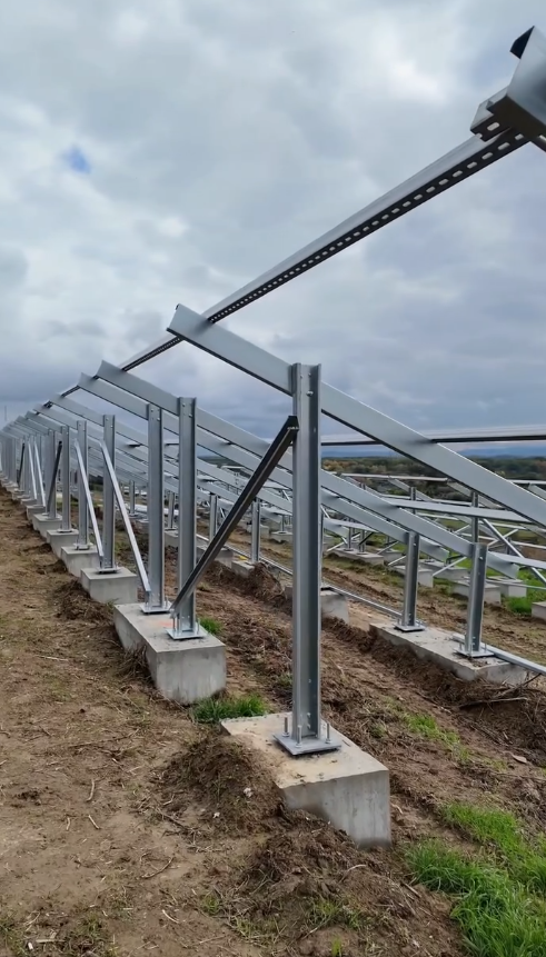 Galați: Parc fotovoltaic de 25 de milioane de lei, amenajat pe locul unei foste gropi de gunoi