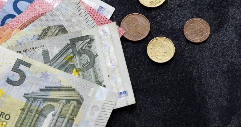 Curs valutar BNR, 29 octombrie 2026. Euro și dolarul au scăzut, lira sterlină a crescut