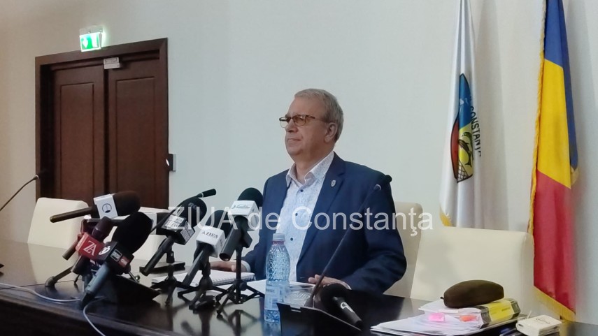 LIVE VIDEO.Ședinta Consiliului Local incepe cu o conferinta de presa sustinuta de primarul Vergil Chitac: Anunturi despre transportul metropolitan, autobuze noi si targurile de Craciun