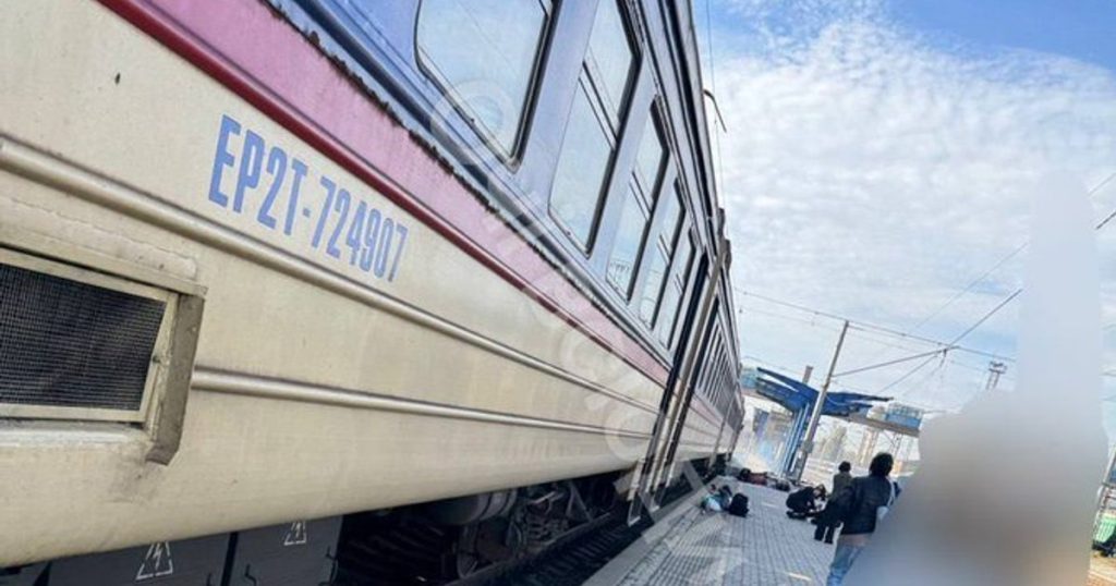 Tren de călători lovit de o dronă rusească într-o gară din Ucraina. Cel puțin 13 morți. Primarul orașului Dnipro: „Foarte mulți au fost răniți”
