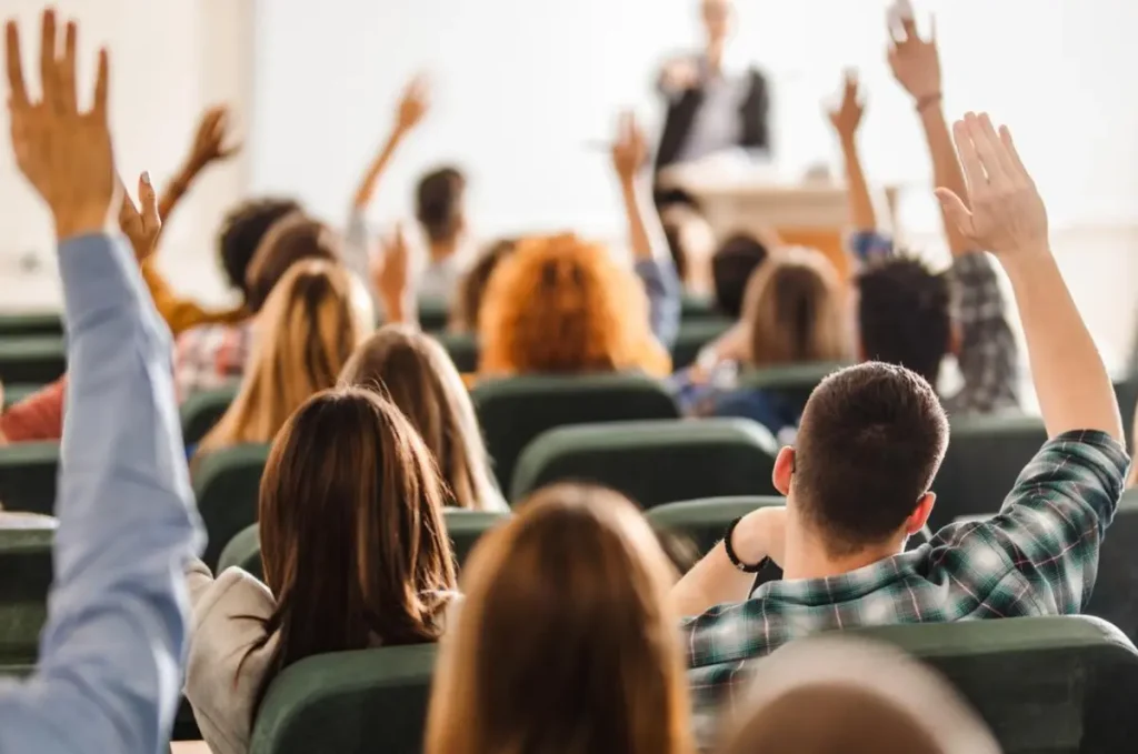 Peste 2400 de studenți străini au fost admiși în universitățile din țară, în anul de studii 2026-2027. Aceștia provin din 31 de țări