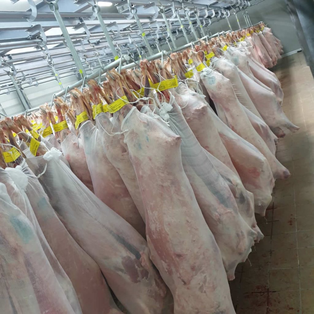 Peste 1.200 tone de carne şi miere exportate din Sălaj în acest an. Vezi unde şi ce s-a trimis