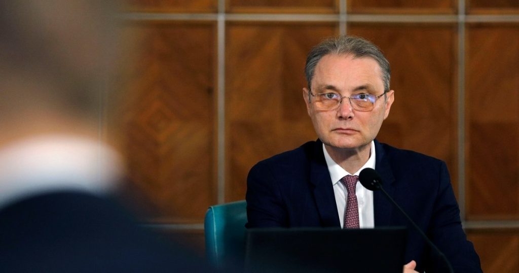 Premierul Luca Niculescu a anunțat că vineri va face prima rectificare bugetară pentru deblocarea urgențelor din Sănătate