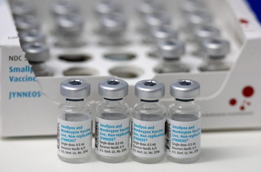 Teoria că vaccinurile provoacă autism e ca „un zombi care nu moare”. Experta română de la EMA explică de ce mitul rezistă de aproape 30 de ani
