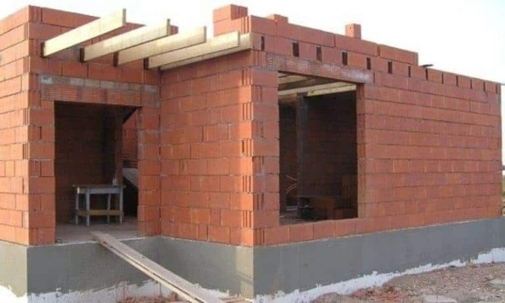 Construcțiile fără autorizație pot fi demolate. Ce trebuie să știe proprietarii și ce reguli se aplică din 2026